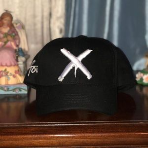 Maluma world tour hat